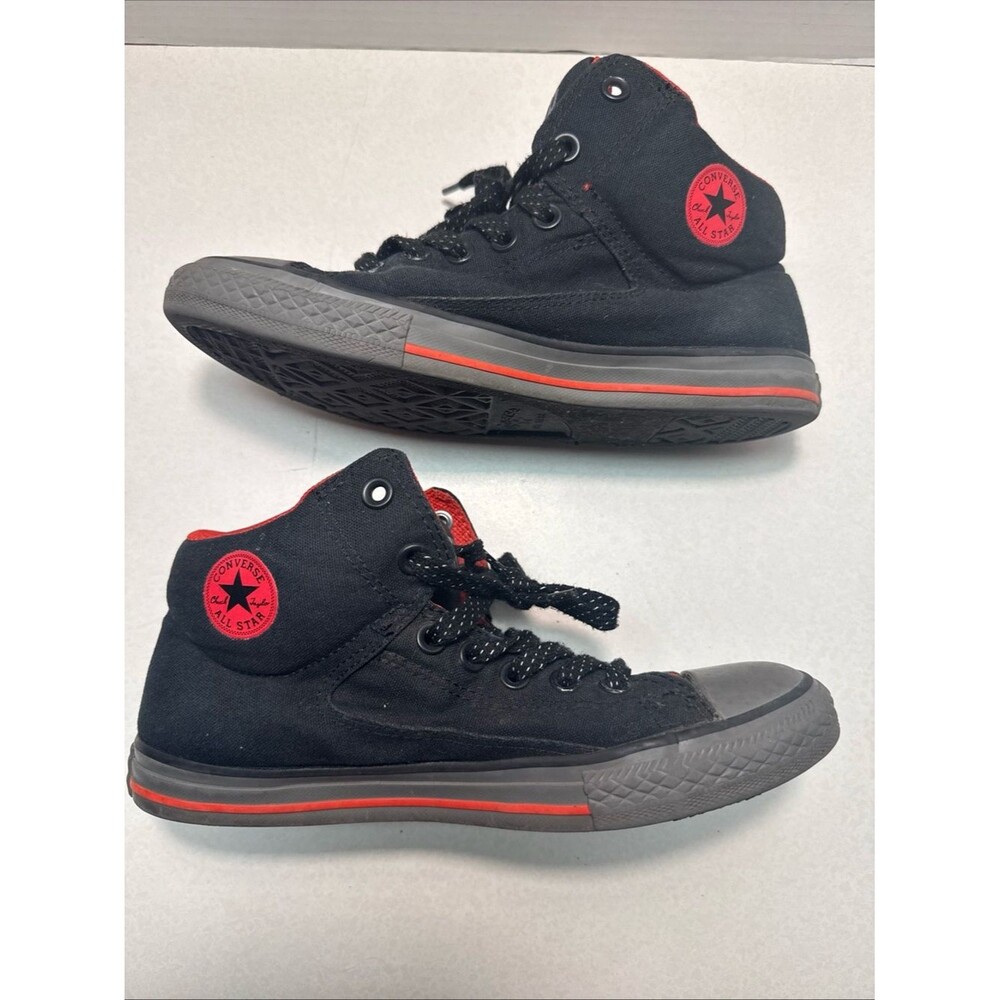Converse chuck Taylor All Star High Top Sneaker Youth US Size 5 - Black - Red